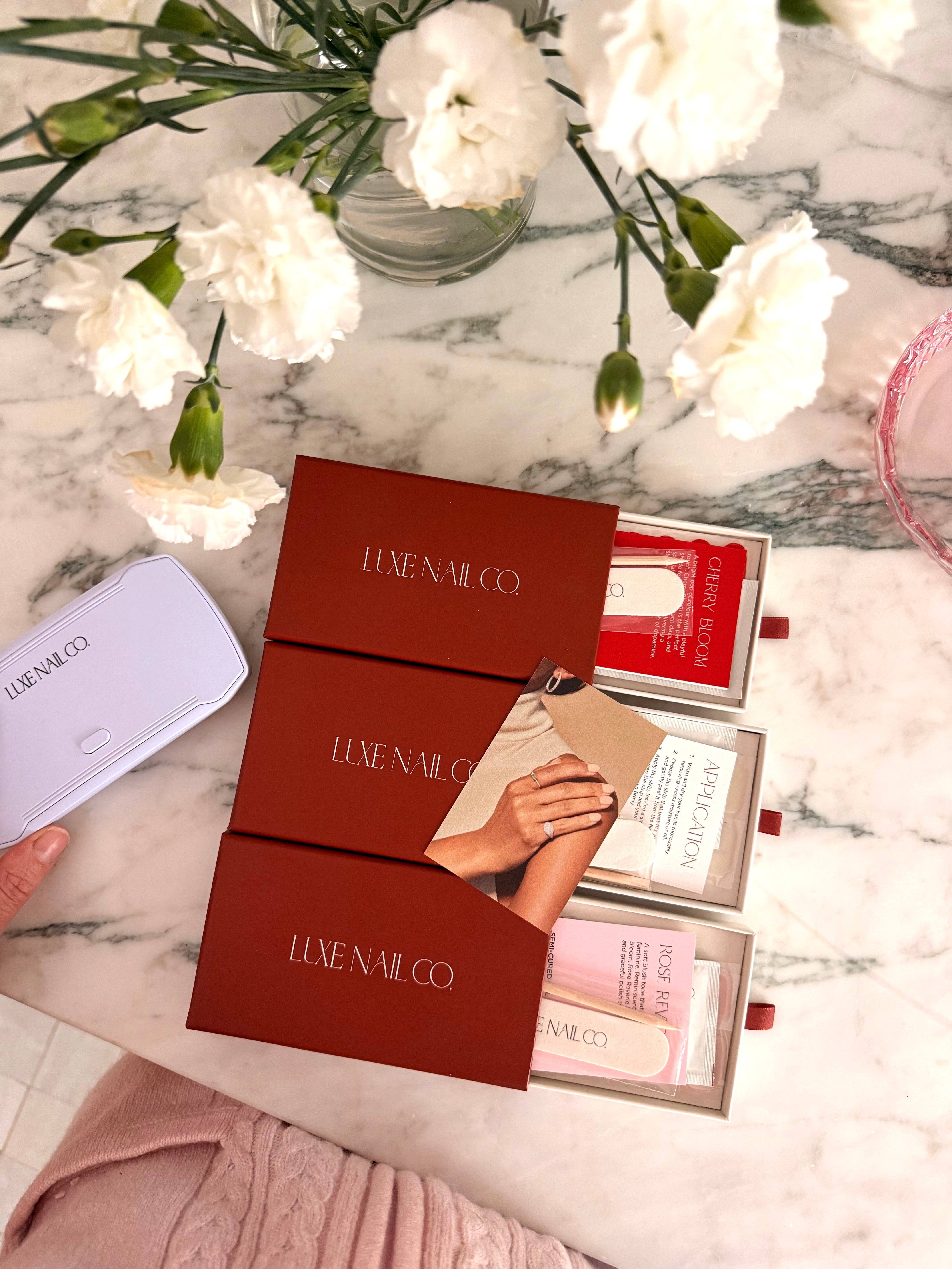 SALON NAILS. AT HOME.